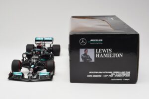 Mercedes AMG W12 Petronas #44 L. Hamilton Spanish GP 100th Pole 2021 Minichamps 1:18 110210444 Résine — image 6 sur 7
