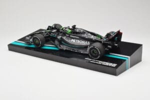 Mercedes AMG W14 E Performance Petronas #63 G. Russell Bahrain GP 2023 Minichamps 1:18 113230163 Résine — image 5 sur 7