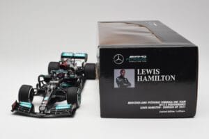 Mercedes AMG W12 #44 L. Hamilton Bahrain GP 2021 Minichamps 1:18 110210144 Métal — image 7 sur 7