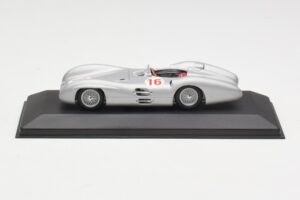 Mercedes W196 Streamliner #16 J.M. Fangio GP Italy Winner 1954 Minichamps 1:43 432543016 Métal