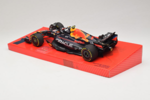 Red Bull Racing RB18 #1 M. Verstappen Oracle Winner Dutch GP 2022 Minichamps 1:18 113223501 Métal — image 5 sur 7