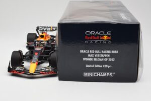 Oracle Red Bull Racing RB18 #1 M. Verstappen Winner Belgian GP 2022 Minichamps 1:18 110221401 Métal — image 6 sur 7