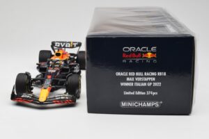 Oracle Red Bull Racing RB18 #1 M. Verstappen Winner Italian GP 2022 Minichamps 1:18 110221601 Métal — image 6 sur 7