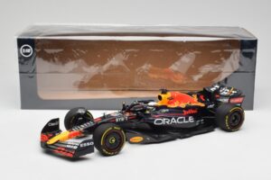 Oracle Red Bull Racing RB18 #1 M. Verstappen Winner Italian GP 2022 Minichamps 1:18 110221601 Métal — image 7 sur 7