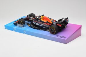 Red Bull Racing RB18 #1 M. Verstappen Winner Miami GP 2022 Minichamps 1:18 113220501 Métal — image 5 sur 7