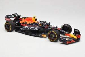 Oracle Red Bull Racing RB18 #11 S. Perez Saudi Arabian GP 2022 Minichamps 1:18 110220011 Métal — image 4 sur 7