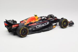 Oracle Red Bull Racing RB18 #11 S. Perez Abu Dhabi GP 2022 Minichamps 1:18 110222211 Métal — image 2 sur 7