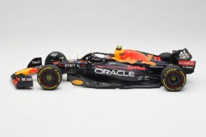 Oracle Red Bull Racing RB18 #11 S. Perez Abu Dhabi GP 2022 Minichamps 1:18 110222211 Métal — image 3 sur 7