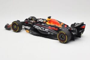 Oracle Red Bull Racing RB19 #1 M. Verstappen Winner Abu Dhabi GP 2023 Minichamps 1:18 110232301 Métal — image 5 sur 7
