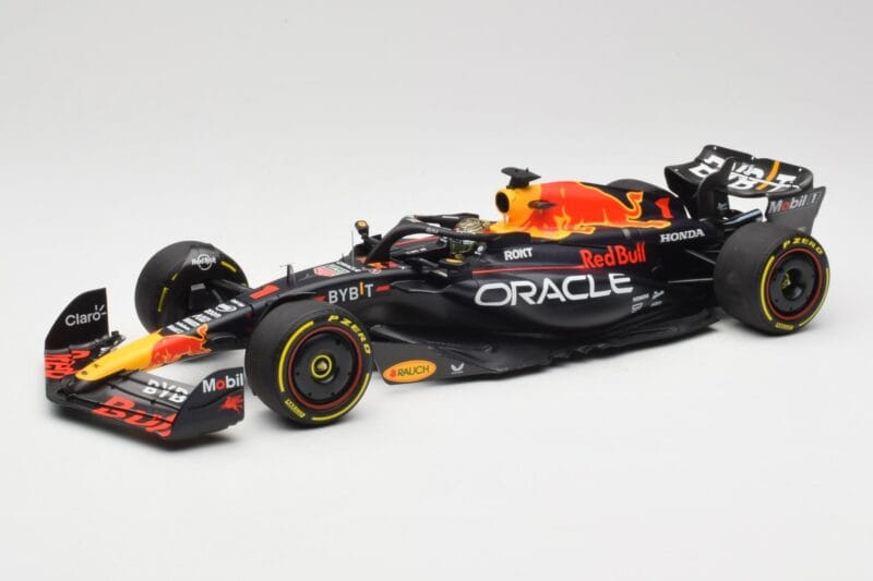 Oracle Red Bull Racing RB19 #1 M. Verstappen Winner Abu Dhabi GP 2023 Minichamps 1:18 110232301 Métal