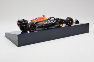 Red Bull Racing RB19 #11 S. Perez Winner Saudi Arabian GP 2023 Minichamps 1:18 113230111 Métal — image 3 sur 6