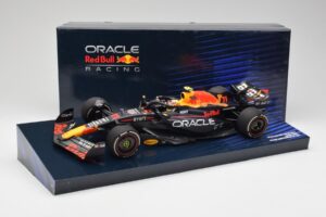 Red Bull Racing RB19 #11 S. Perez Winner Saudi Arabian GP 2023 Minichamps 1:18 113230111 Métal — image 6 sur 6