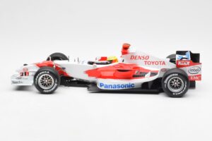 Panasonic Toyota Racing TF106 #8 R. Schumacher F1 2006 Minichamps 1:18 100060007 Métal — image 3 sur 6