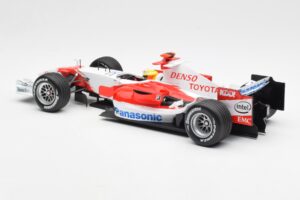 Panasonic Toyota Racing TF106 #8 R. Schumacher F1 2006 Minichamps 1:18 100060007 Métal — image 5 sur 6