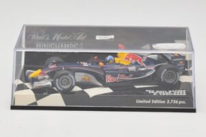 Red Bull Racing D. Coulthard Showcar 2005 Minichamps 1:43 400050084 Métal — image 5 sur 5