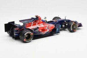 Red Bull Racing RB6 #6 M. Webber F1 Showcar 2010 Minichamps 1:18 150100076 Métal — image 2 sur 6