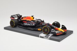 Oracle Red Bull Racing RB18 #33 M. Verstappen Belgian GP 2022 Minichamps 1:18 113221401 Résine — image 4 sur 7