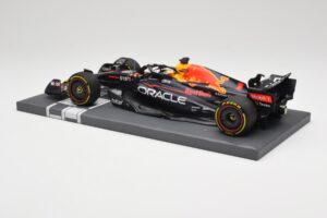 Oracle Red Bull Racing RB18 #33 M. Verstappen Mexican GP 2022 Minichamps 1:18 113222001 Résine — image 5 sur 7