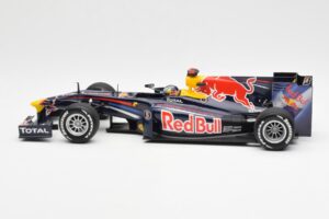 Red Bull Racing Renault RB5 #5 S. Vettel Showcar 2010 Minichamps 1:18 153100175 Métal — image 3 sur 6