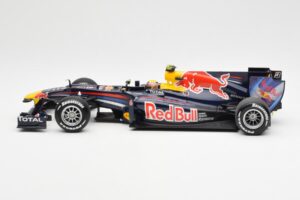 Red Bull Racing Renault RB6 #6 M. Webber F1 2010 Minichamps 1:18 110100006 Métal — image 3 sur 6