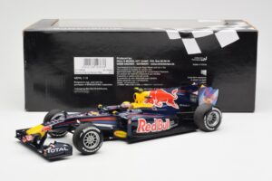 Red Bull Racing Renault RB6 #6 M. Webber F1 2010 Minichamps 1:18 110100006 Métal — image 6 sur 6