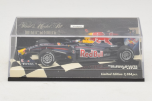Red Bull Racing RB6 S. Vettel F1 Showcar 2010 Minichamps 1:43 400100075 Métal — image 5 sur 5