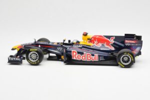 Red Bull Racing Renault RB7 #1 S. Vettel F1 World Champion Showcar 2011 Minichamps 1:18 113110271 Métal — image 3 sur 6