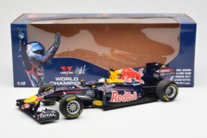 Red Bull Racing Renault RB7 #1 S. Vettel F1 World Champion Showcar 2011 Minichamps 1:18 113110271 Métal — image 6 sur 6