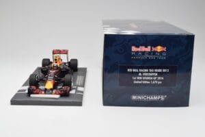 Red Bull RB12 #33 M. Verstappen Spain GP Winner 2016 Minichamps 1:18 117160333 Métal — image 7 sur 7