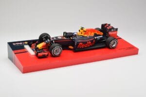 Red Bull RB12 #33 M. Verstappen Spain GP Winner 2016 Minichamps 1:18 147160533 Métal — image 2 sur 6