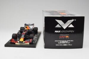 Red Bull RB15 #33 M. Verstappen Brazil GP Winner 2019 Minichamps 1:18 113191933 Métal — image 7 sur 7