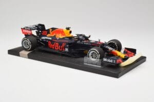 Red Bull RB16 #33 M. Verstappen Abu Dhabi GP Winner 2020 Minichamps 1:18 113201733 Métal — image 4 sur 6