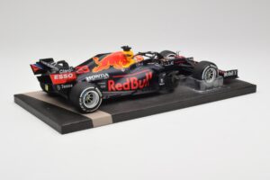 Red Bull RB16B #33 M. Verstappen Dutch GP Winner 2021 Minichamps 1:18 113212533 Métal — image 3 sur 7