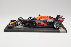 Red Bull RB16B #33 M. Verstappen Dutch GP Winner 2021 Minichamps 1:18 113212533 Métal