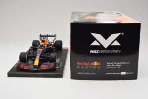 Red Bull RB16B #33 M. Verstappen Dutch GP Winner 2021 Minichamps 1:18 113212533 Métal — image 7 sur 7