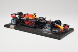 Red Bull RB16B #33 M. Verstappen Belgian GP 2021 Winner Minichamps 1:18 113211333 Résine — image 4 sur 7