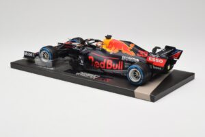 Red Bull RB16B #33 M. Verstappen Belgian GP 2021 Winner Minichamps 1:18 113211333 Résine — image 5 sur 7