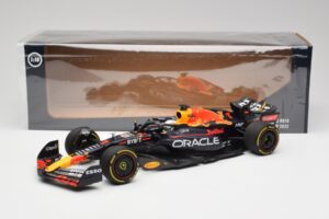 Red Bull RB18 #1 M. Verstappen France GP Winner 2022 Minichamps 1:18 110221201 Métal — image 6 sur 7