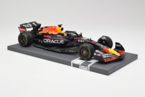 Red Bull RB18 #1 M. Verstappen Japan GP Winner No Figure 2022 Minichamps 1:18 113221801B Métal — image 4 sur 7