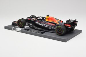 Red Bull RB18 #1 M. Verstappen Japan GP Winner No Figure 2022 Minichamps 1:18 113221801B Métal — image 5 sur 7
