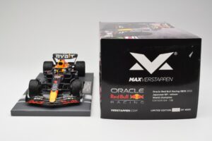 Red Bull RB18 #1 M. Verstappen Japan GP Winner No Figure 2022 Minichamps 1:18 113221801B Métal — image 7 sur 7