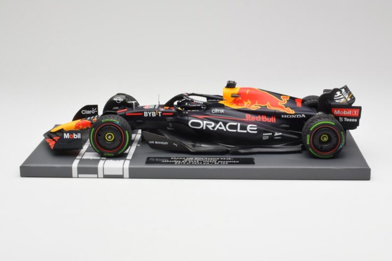 Red Bull RB18 #1 M. Verstappen Japan GP Winner No Figure 2022 Minichamps 1:18 113221801B Métal