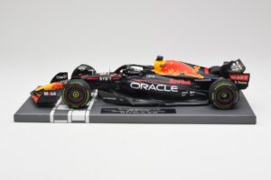 Red Bull RB18 #1 M. Verstappen Japan GP Winner No Figure & Pitboard 2022 Minichamps 1:18 113221801FB Métal