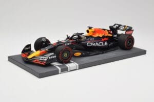 Red Bull RB18 Oracle #1 M. Verstappen Italian GP 2022 Winner Minichamps 1:18 113221601 Résine — image 2 sur 7