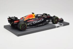 Red Bull RB18 Oracle #1 M. Verstappen Japanese GP 2022 World Champion Minichamps 1:18 113221801 Résine — image 3 sur 7
