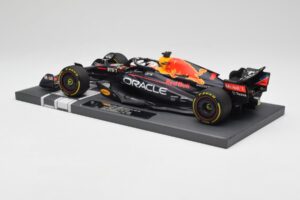 Red Bull RB18 Oracle #1 M. Verstappen US GP 2022 Winner Minichamps 1:18 113221901 Résine — image 5 sur 7