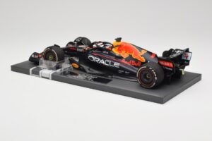 Red Bull RB18 #1 M. Verstappen Miami GP 2022 Winner Minichamps 1:18 113220301 Résine — image 5 sur 7