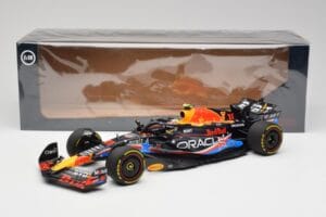 Red Bull RB19 #1 M. Verstappen Austin GP Winner 2023 Minichamps 1:18 110231901 Métal — image 6 sur 6