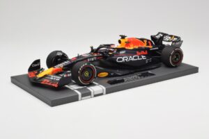 Red Bull RB19 Oracle #1 M. Verstappen Bahrain GP 2023 Winner Minichamps 1:18 113230201 Résine — image 2 sur 7