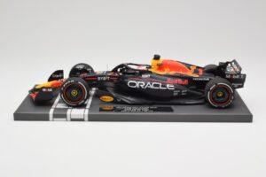 Red Bull RB19 Oracle #1 M. Verstappen Bahrain GP 2023 Winner Minichamps 1:18 113230201 Résine